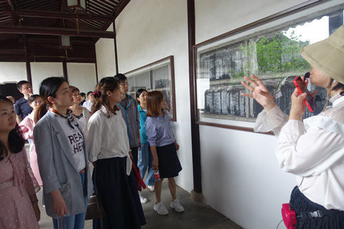 錫山區(qū)中醫(yī)醫(yī)院女性黨員、積極分子參加黨史學(xué)習(xí)教育活動之參觀蕩口古鎮(zhèn).JPG